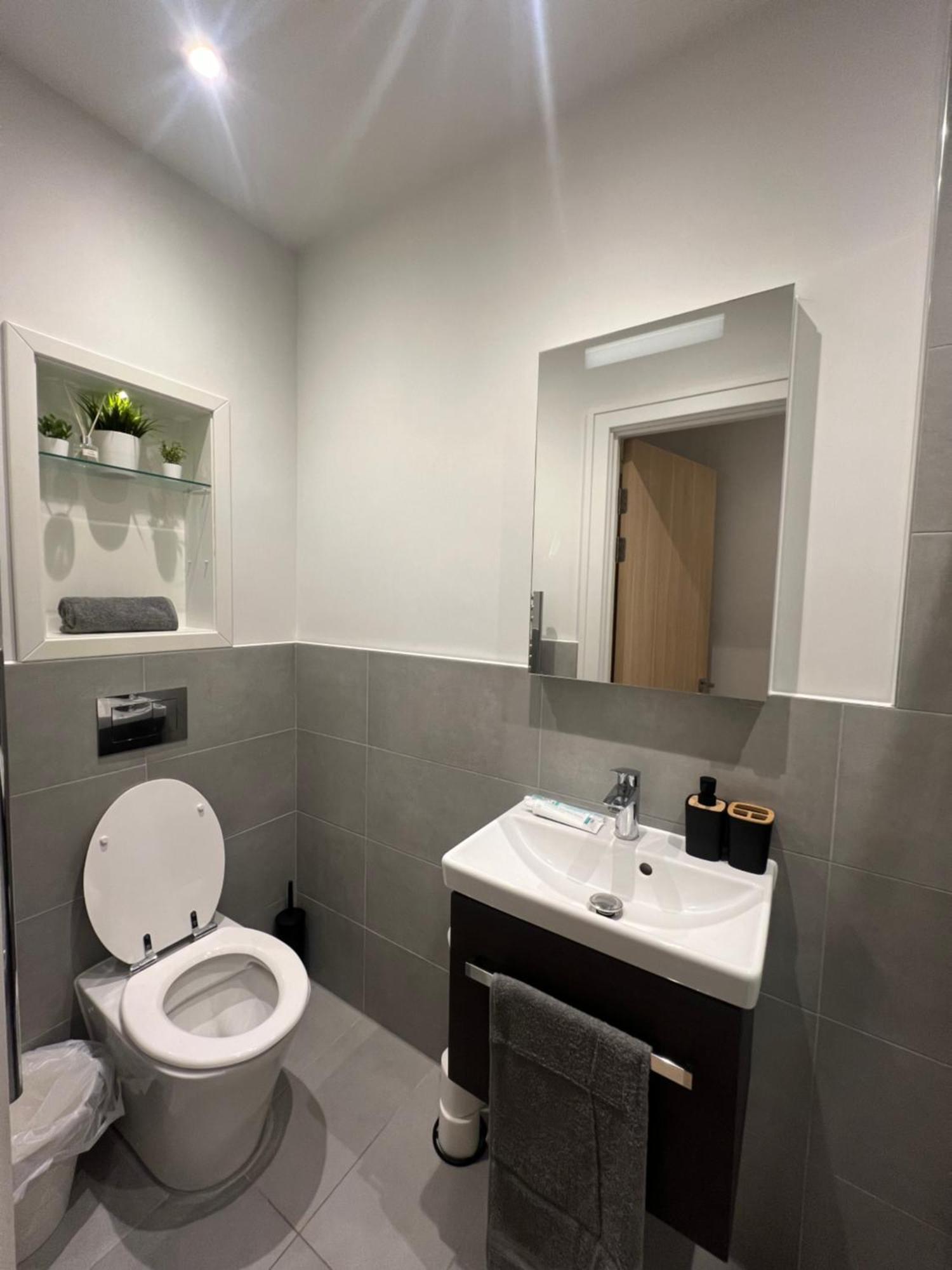 London Luxxe Suites & Apartments - London Heathrow Airport, Terminal 1 2 3 4 5 Hillingdon Exteriér fotografie